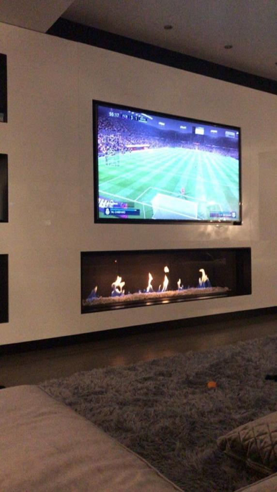 c罗和梅西谁打乒乓球好,梅西和c罗跟外星人打乒乓球