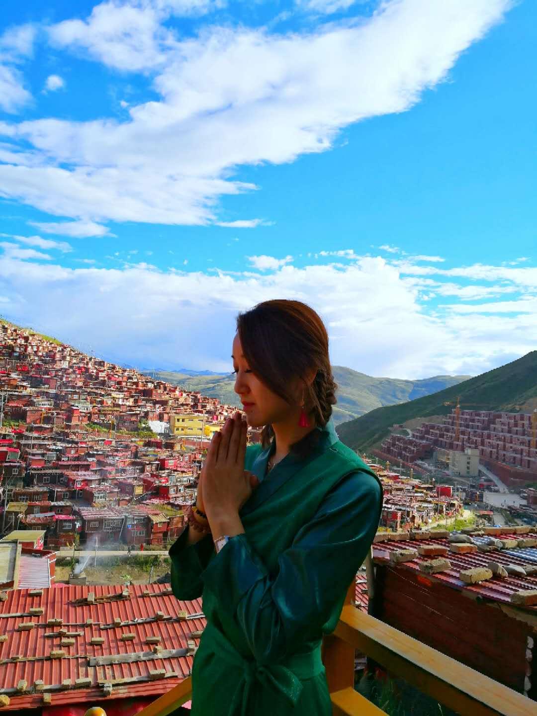 成都到九寨沟四姑娘山稻城亚丁,成都到甘孜色达九寨沟旅游攻略