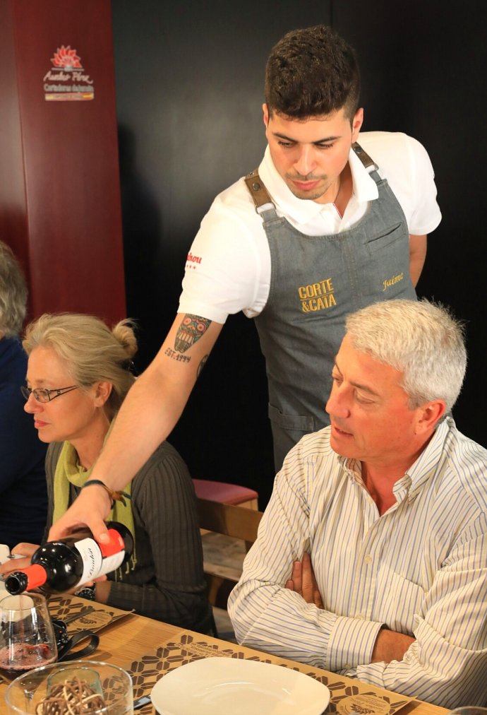 西班牙火腿，贵则几百欧元一公斤，贱则几欧元一份，为什么？