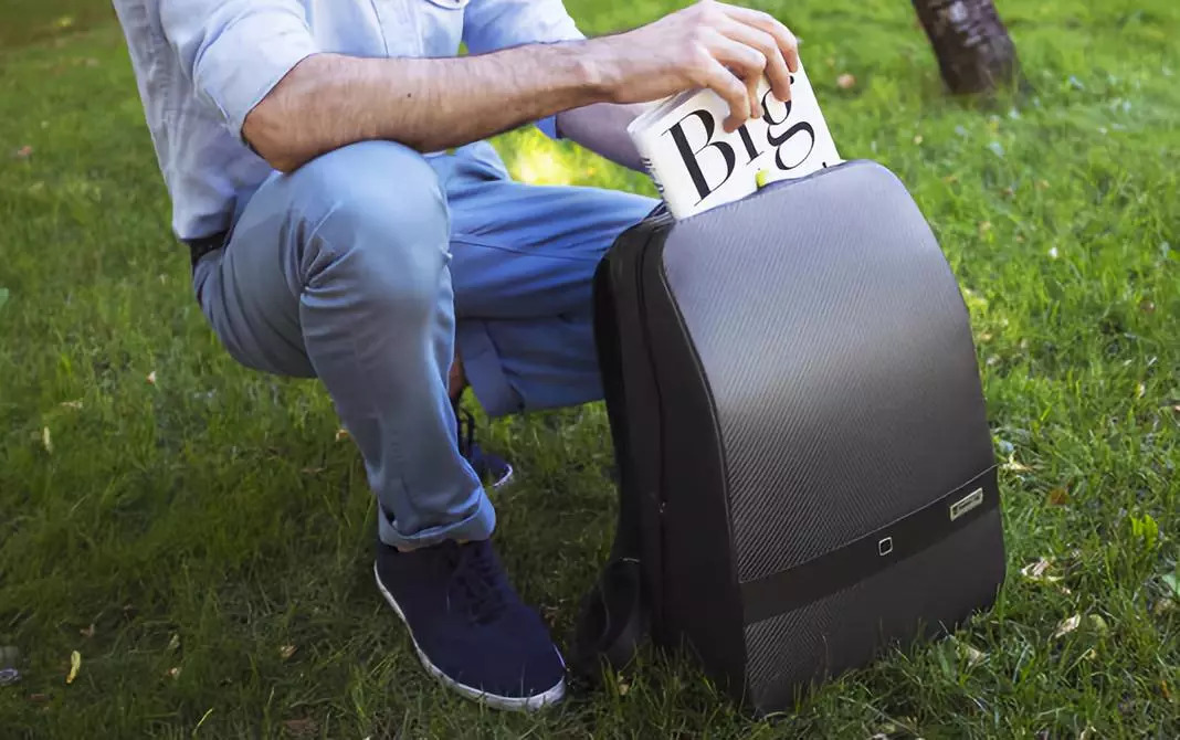 众筹排行榜:内置摄像头的双肩包,功能还贼多!