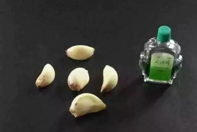 天呐！大爷3年吃掉100多支“皮炎平”软膏！医生一问原因都懵了