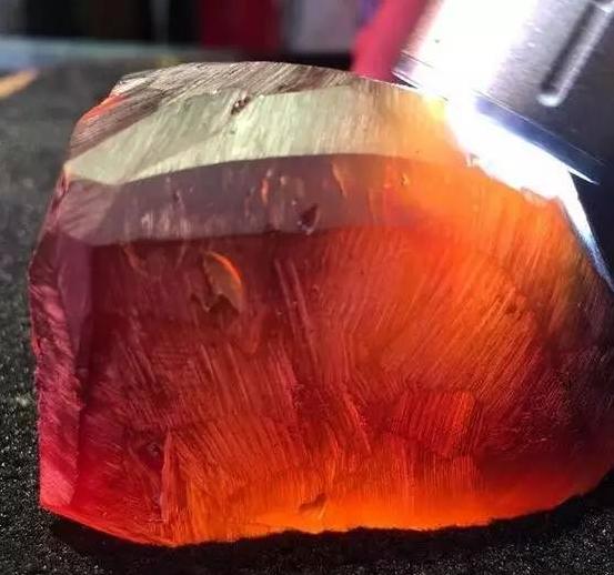 血珀为什么会裂,血珀有裂