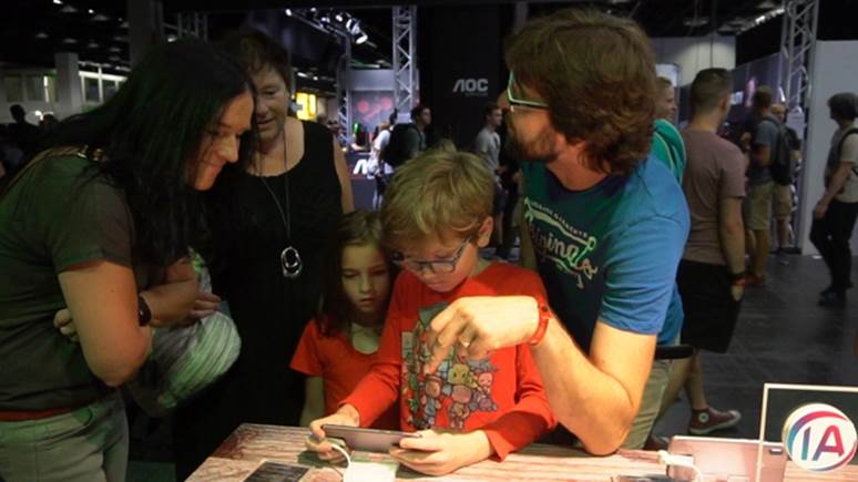 荣耀play活力版开箱,荣耀play活力版打游戏