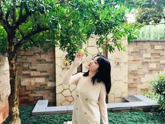 杨钰莹1971年5月11日52岁图片,49岁杨钰莹近照穿搭