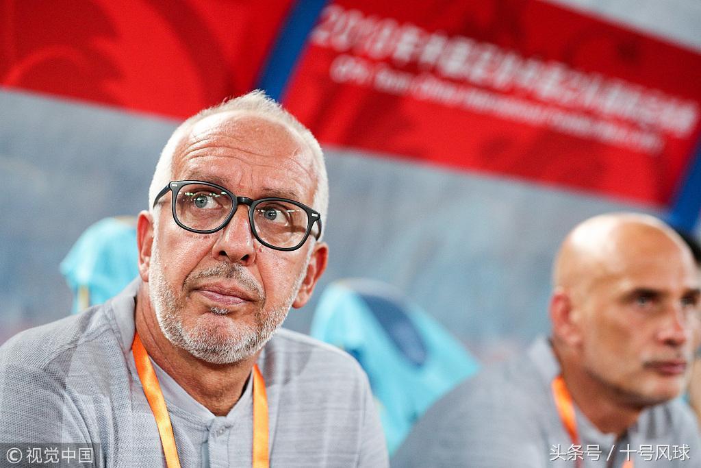 现场球迷视角中国队,现场国足4比1球迷反应