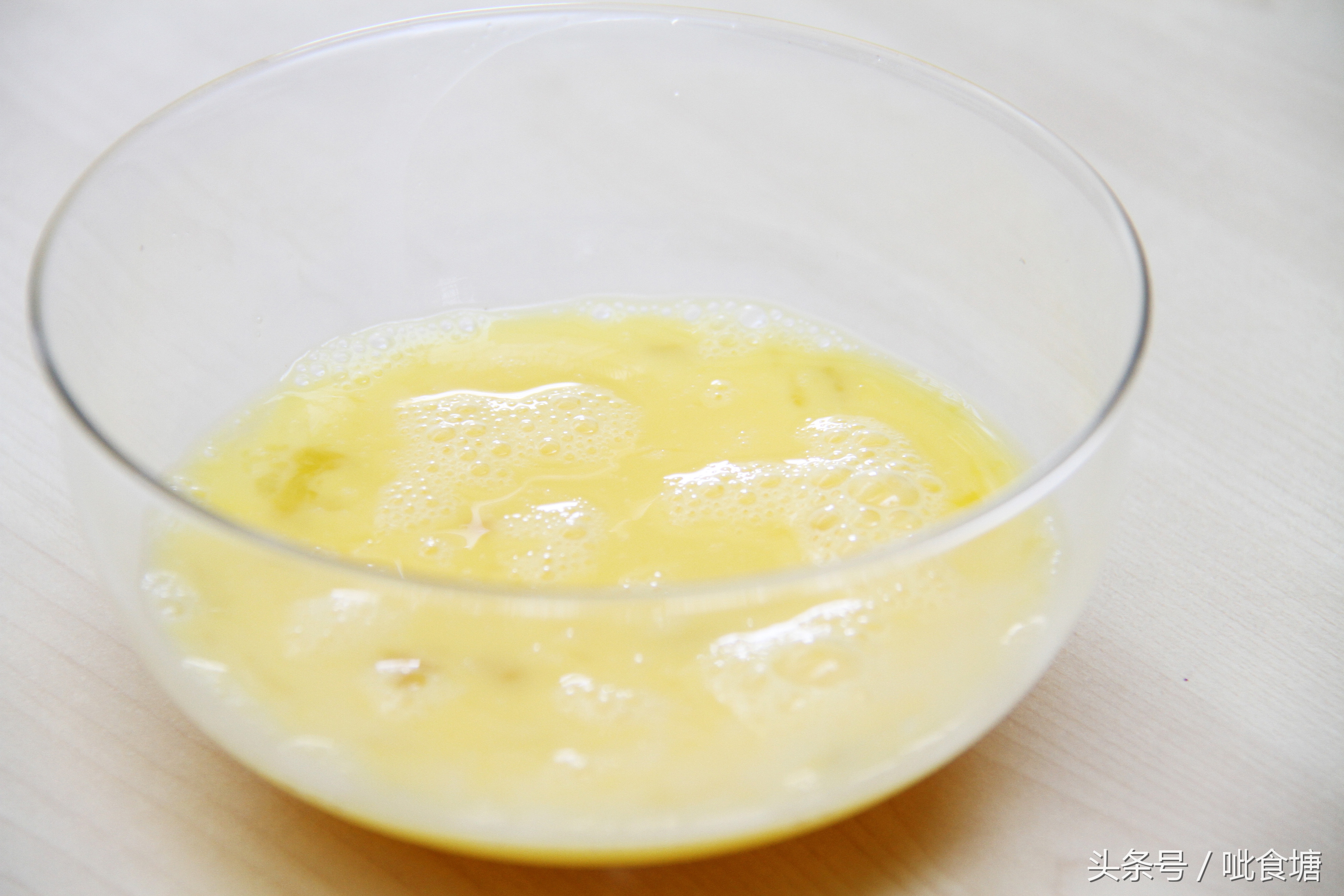 炒米饭先热锅还是先放油,炒米饭先炒胡萝卜还是鸡蛋