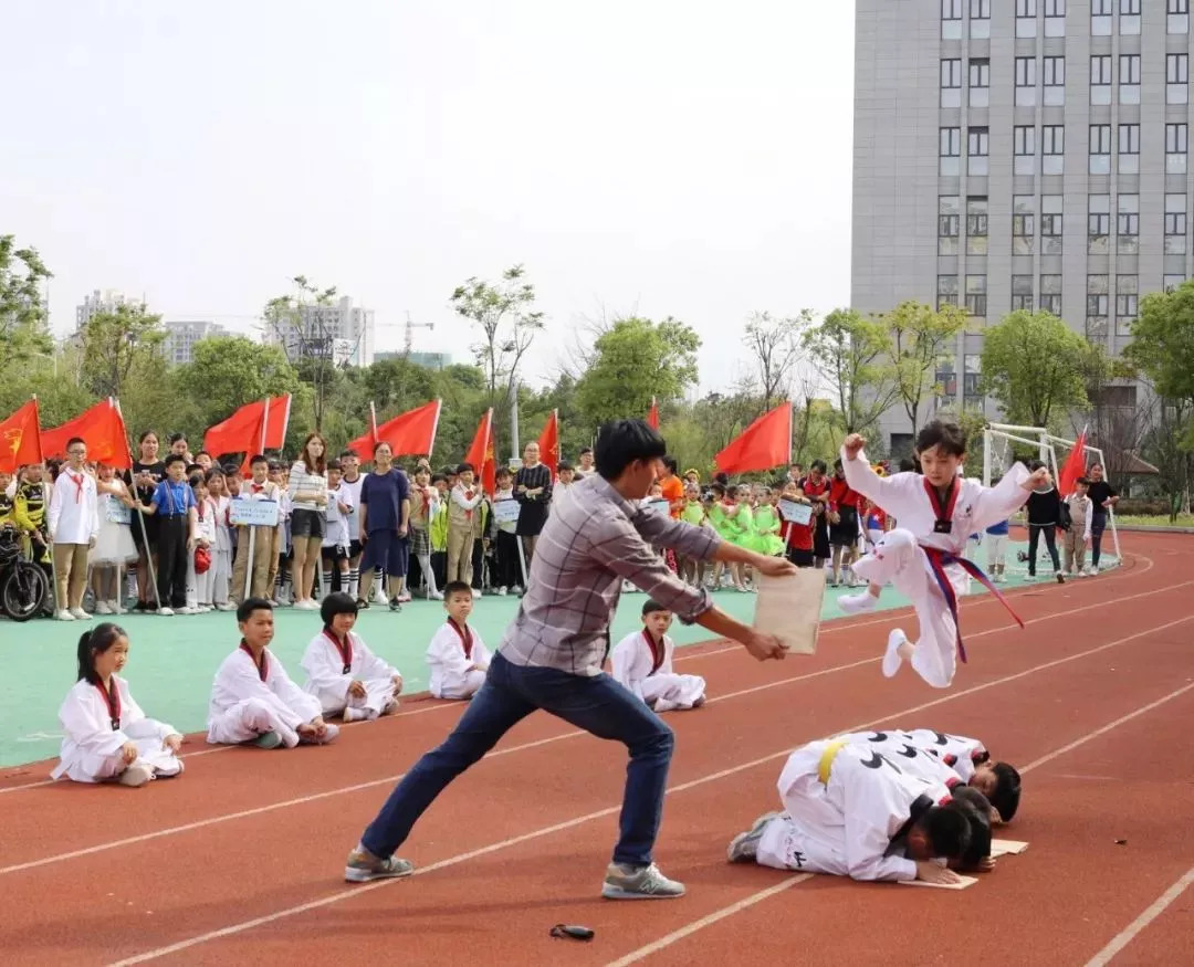 龙湾空港中学,空港正在建的学校