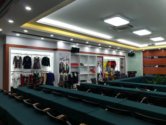 南宁市新希望校服大学生,新希望校服南宁高中