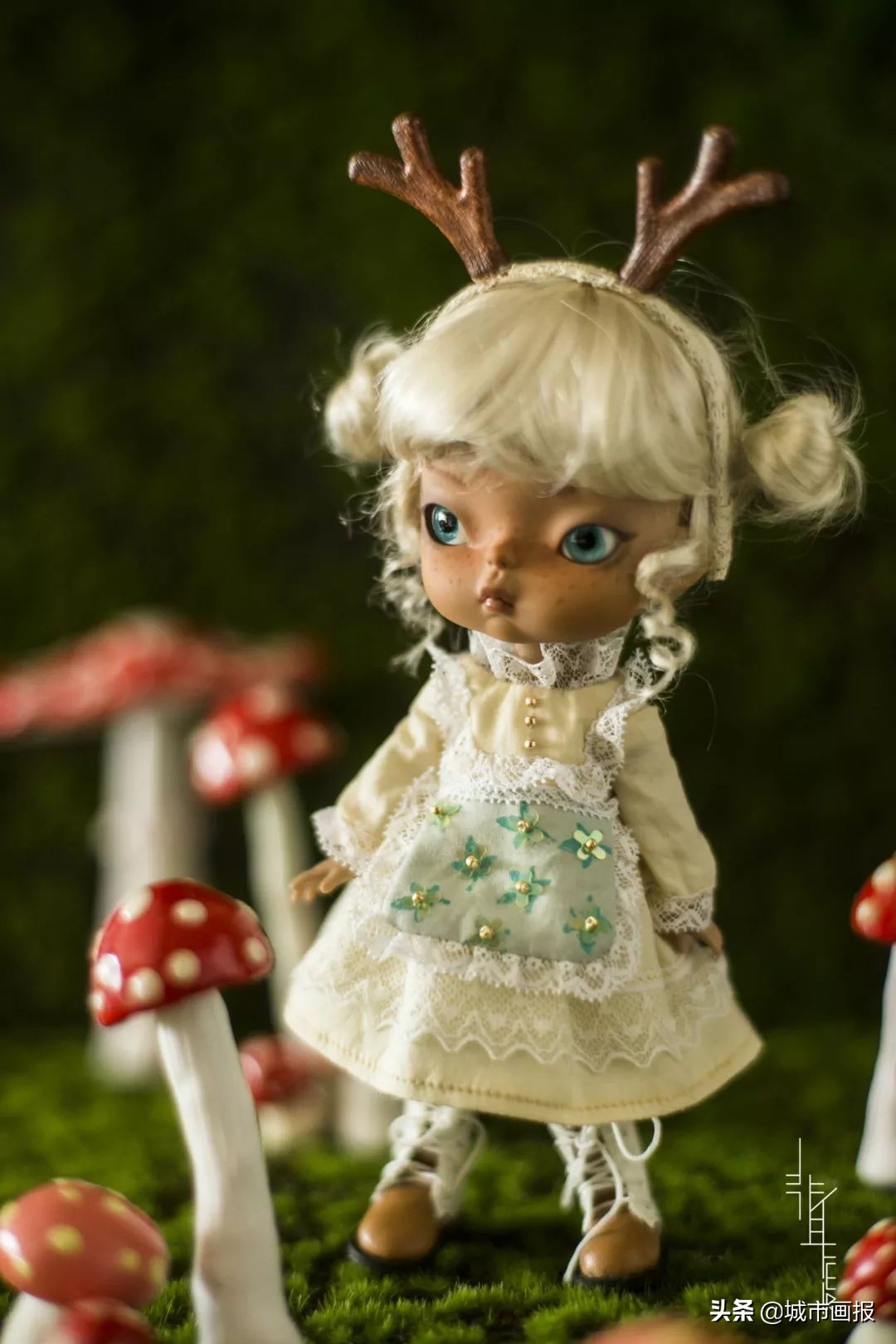 邮费都砍价的年轻人，竟给自己的娃娃穿上奢侈品