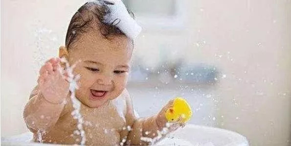 女童妇科病事件,2岁女童和妈妈洗澡后感染妇科病