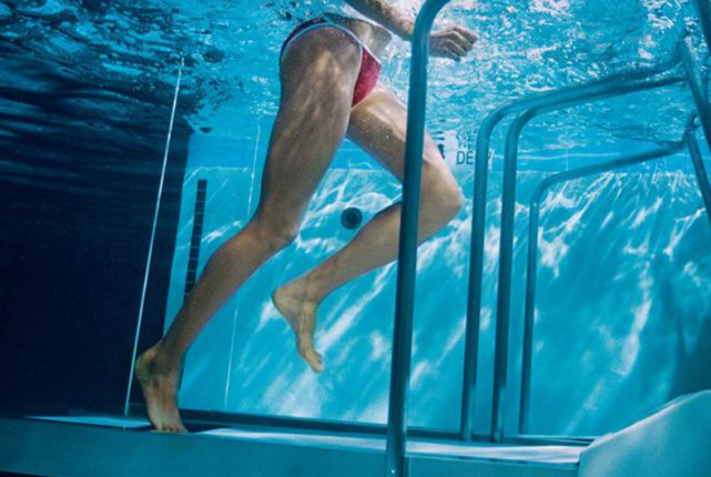 在水中跑步是种什么体验，日本发明水下跑步机，你会买吗？