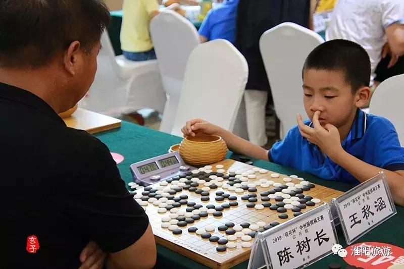 河南省政协副主席李英杰亲临淮阳“荷花杯”围棋棋王赛观战