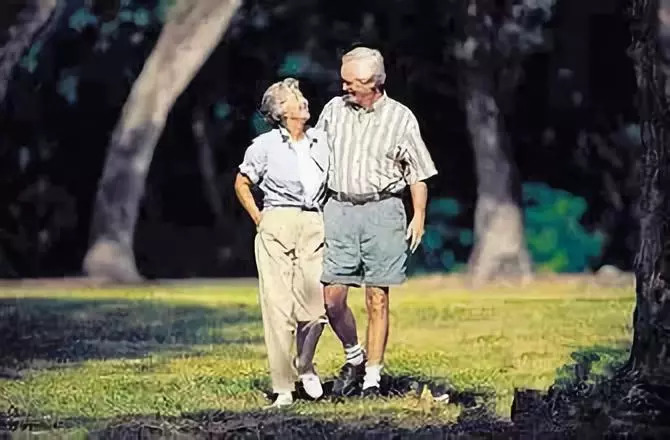 一条货架｜来自澳大利亚的“德运”奶粉；收起来只有巴掌大的拖鞋
