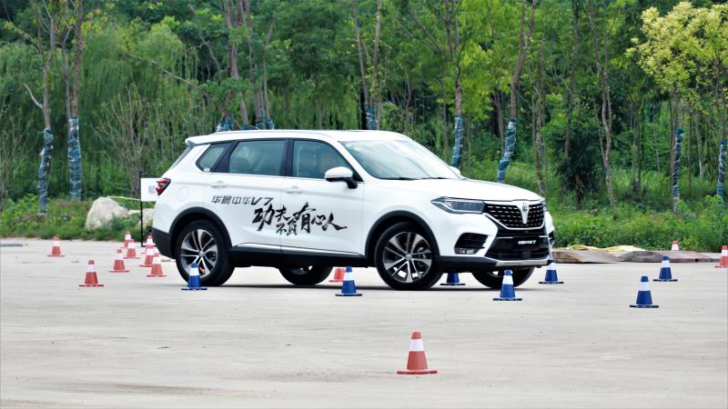 华晨中华v7运动版,中华v7对比宝马x3