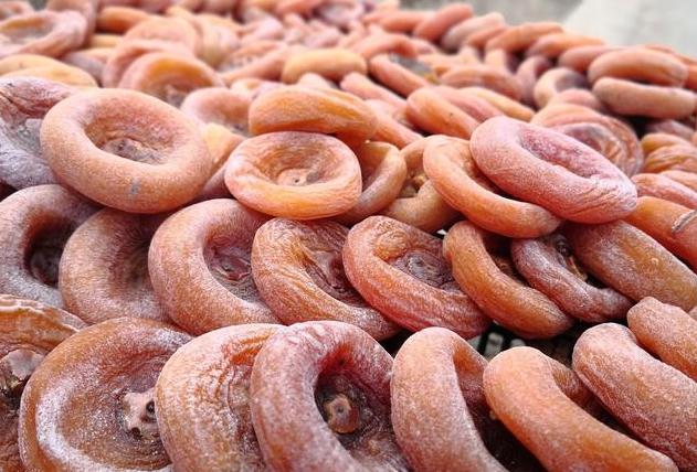 晒的柿饼明明很干净还是有虫,柿饼表面有厚厚的白霜是自然的吗