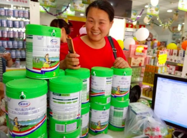 宝宝爱吃辅食不爱喝奶粉怎么办,宝宝不爱喝奶粉吃奶量少怎么办