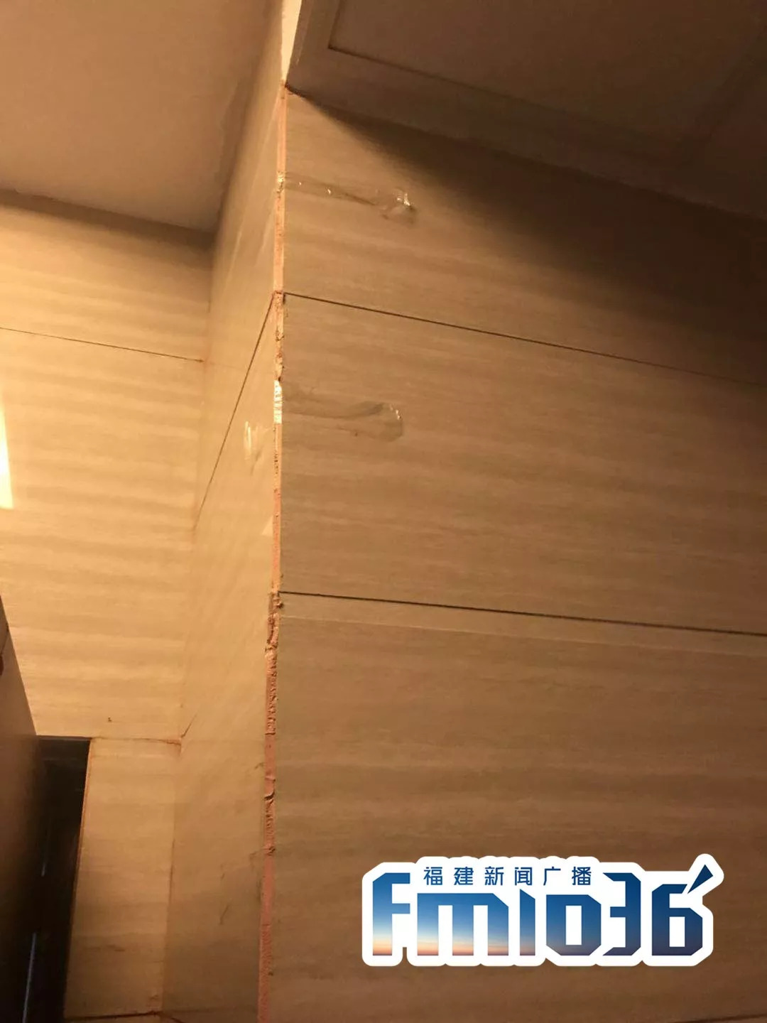 交房五年地板砖鼓起物业有责任吗,交房五年室内瓷砖脱落