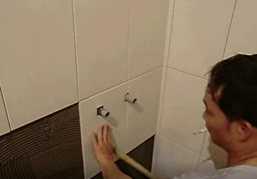 贴瓷砖水管接头没露出来怎么弄,贴完瓷砖水管接头太深怎么办