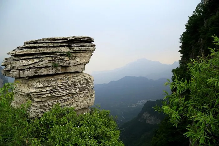 东汉俗儒尊古卑今，反对皇权神化的王充挺身成为第一枚大“汉吹”