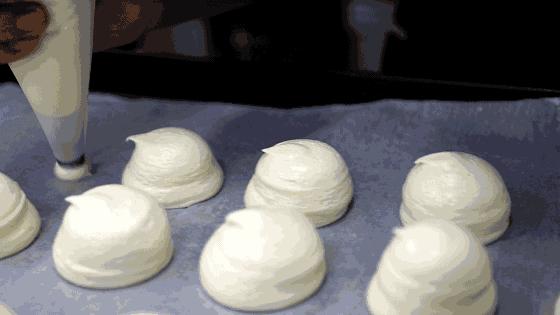 解放碑鲍师傅小贝,鲍师傅肉松小贝解放碑店