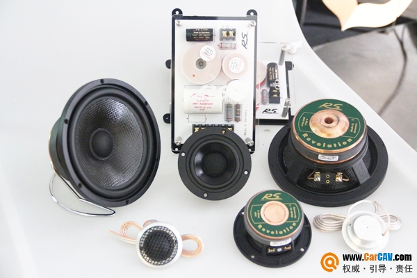 13款丰田花冠原车音响,04款丰田花冠有几个音响喇叭