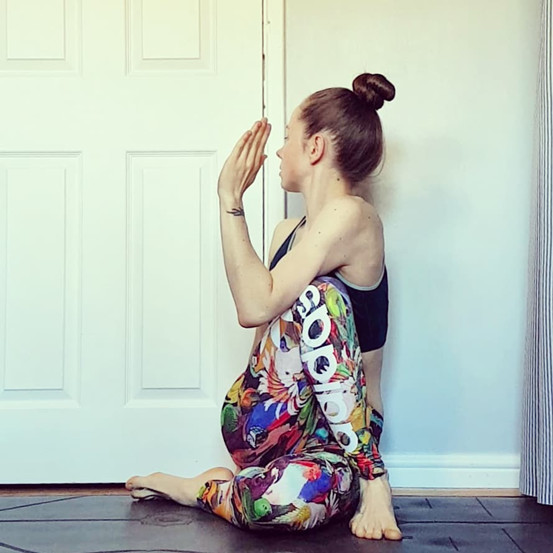 腿不直假胯宽可以试试这个动作,腿弯真的可以矫正变直吗