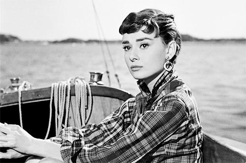 奥黛丽赫本粉色衣服,奥黛丽赫本衬衣穿搭