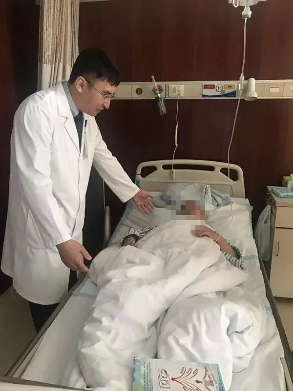 女子喉咙长了一根韭菜怎么办,女子喉咙长出菜花