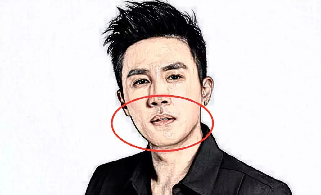 没事笑嘻嘻的面相,阴险小人的面相特征