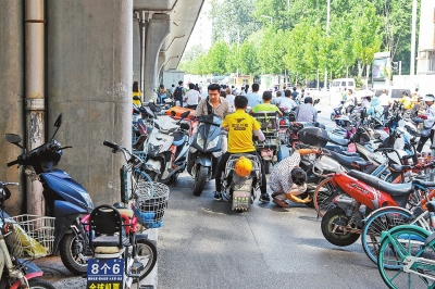 啥样的电动车会被扣违规停放被拖走咋取回“小电电一族”请收下这份提示