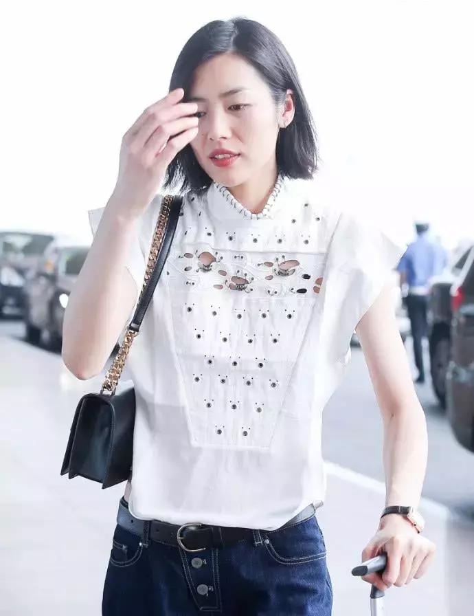 除了发量,最暴露年龄的可能是这两道纹