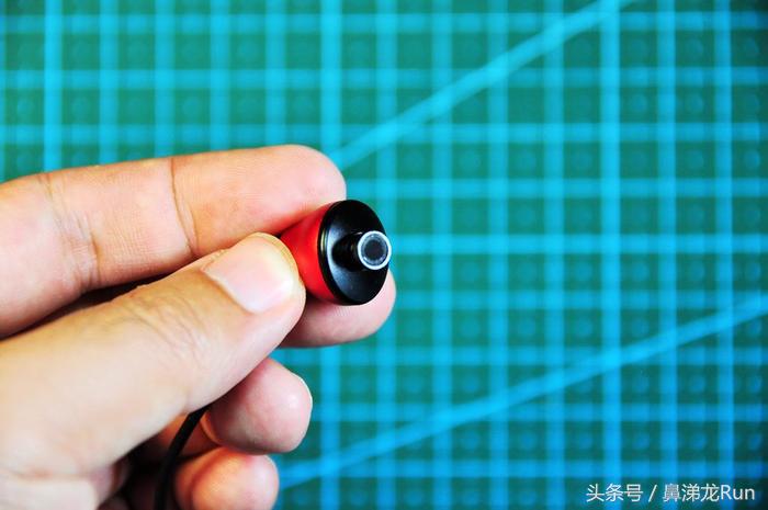 设计创新独特，音质三频均衡，雅天ARTISTEDC1圈瓷耳机体验