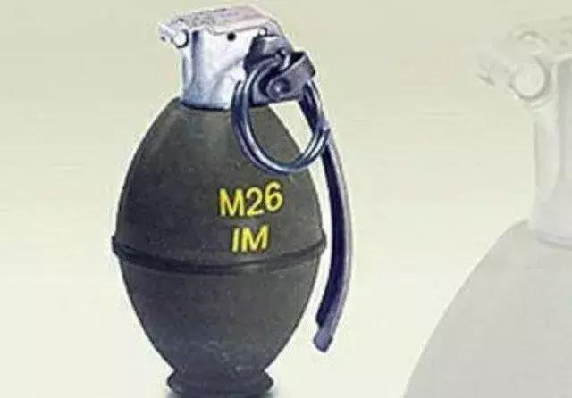 *弹子**击中*雷手**能引爆吗？士兵把*雷手**挂胸前，其实就是在赌一把