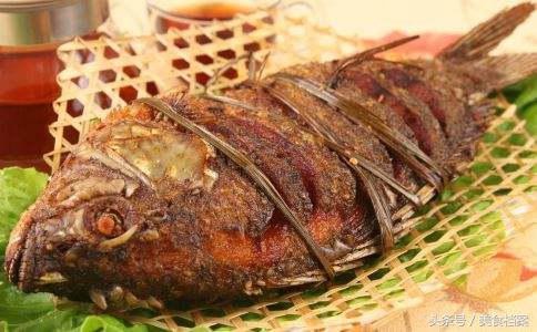 炸鱼的方法大全简单又好吃,炸鱼的做法怎么炸才不脱皮不粘锅