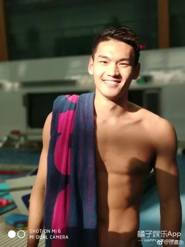 吴彦祖跳高完整版,陈伟霆吴彦祖撞脸