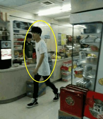 10万一平的小区，法拉利劳斯莱斯排排放，薛之谦就住这