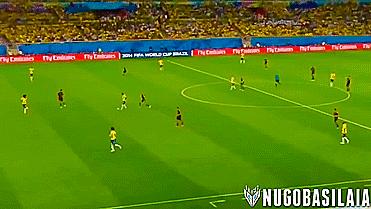 足球教学丨中场球员每天必练的接球方法