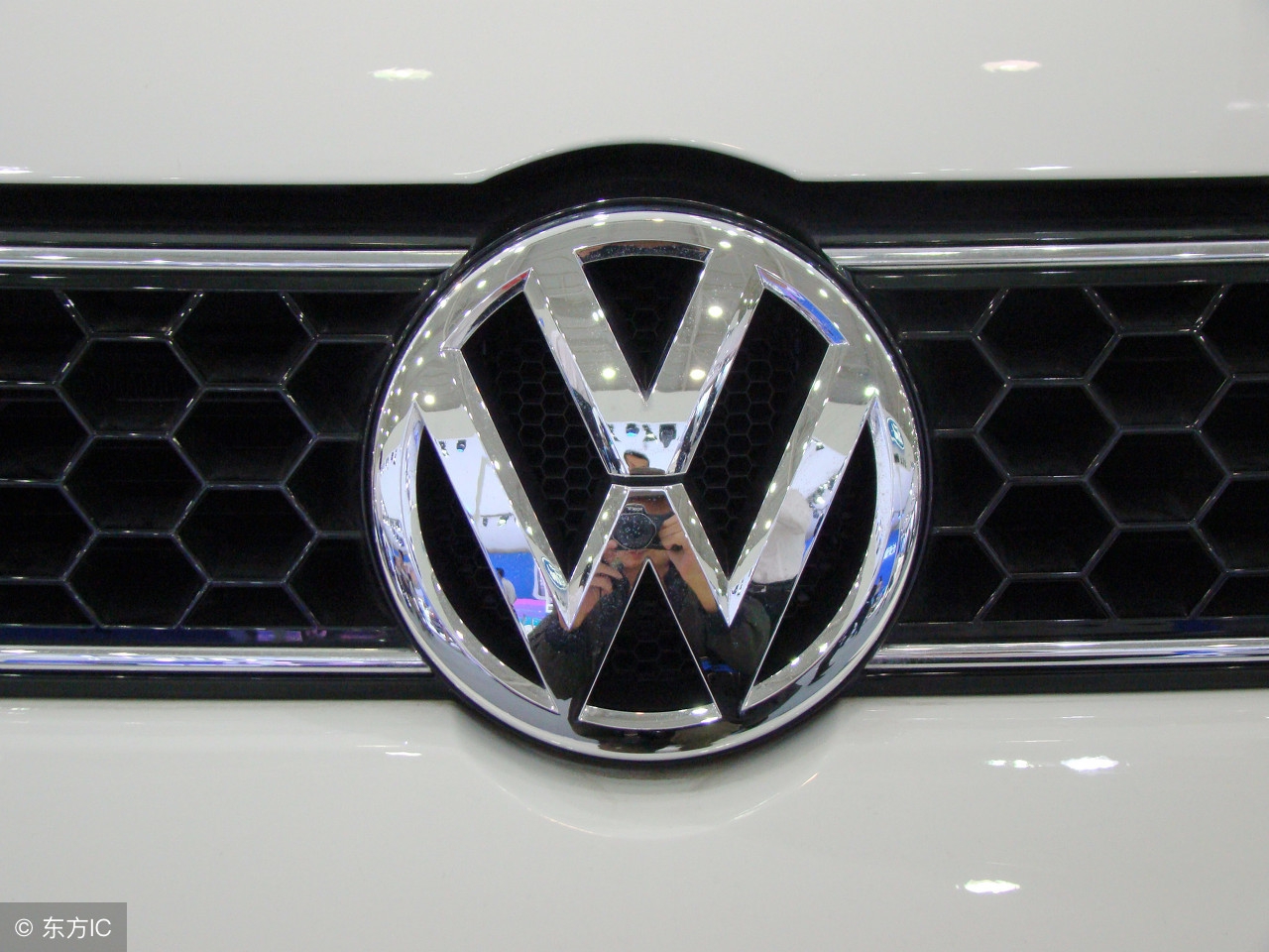 13年迈腾1.8t豪华版现在值得买吗,17年迈腾1.8t豪华版二手车多少钱