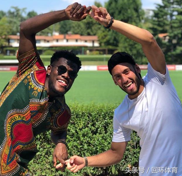 ac绫冲叞鍙岀厼,ac绫冲叞鑱斿悕瓒崇悆