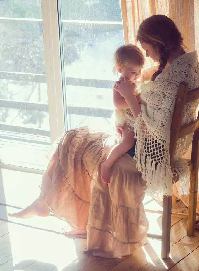 全智贤生完二胎，纤瘦似少女，小s与三个女儿合照像姐妹——产后恢复的好不好，决定了你是加速衰老还是逆生长！