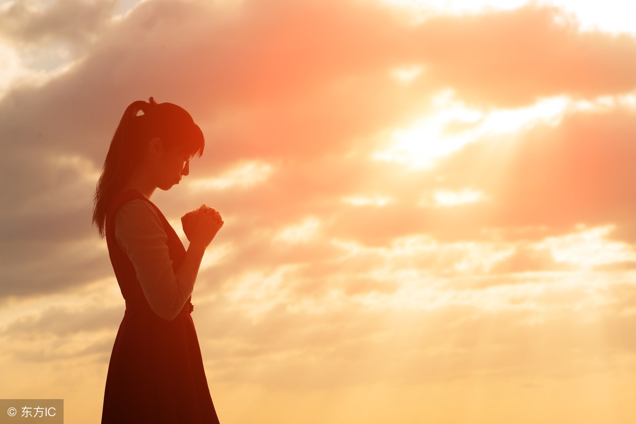 莱昂纳德科恩有中英文的歌,莱昂纳德科恩的歌让人心情舒缓