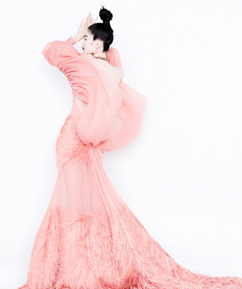 angelababy何穗红毯,何穗和杨颖薇娅