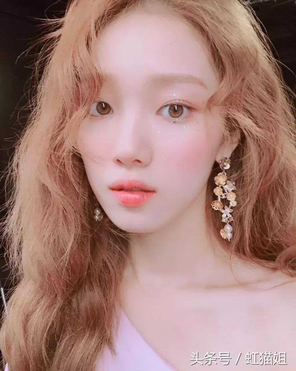 适合圆脸显年轻的齐刘海造型,剪个刘海换个人发朋友圈