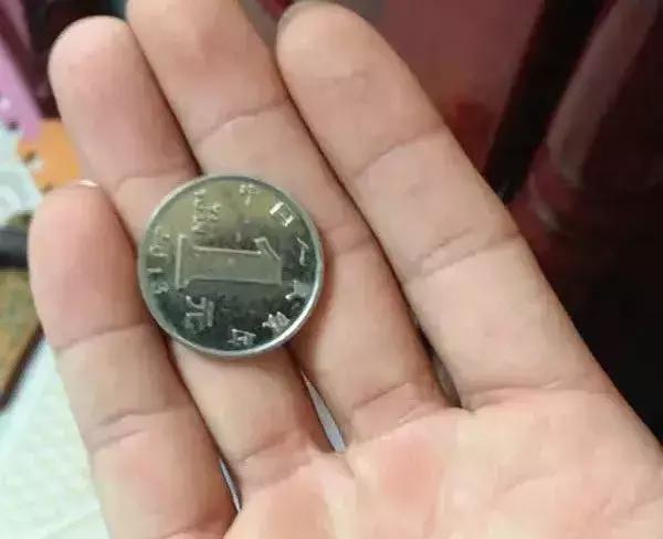 喜欢一个人最感人的短视频,喜欢一个人的第一瞬间