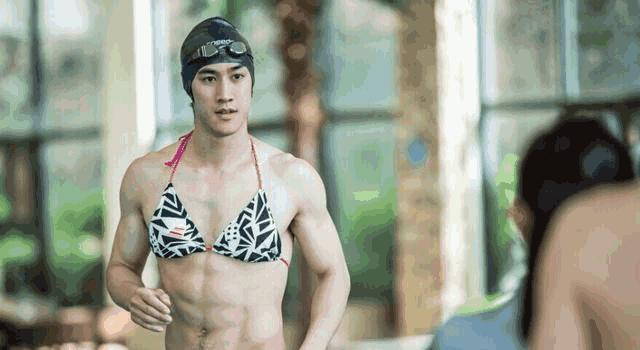 杨幂迪丽热巴自拍照,迪丽热巴杨幂对比图