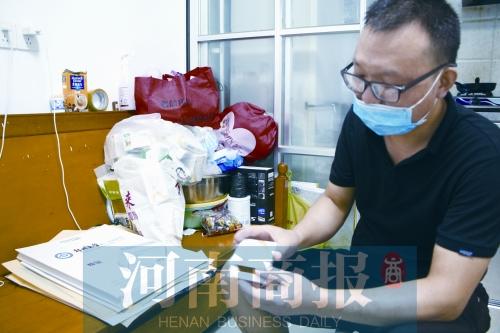 16岁哥哥卖苦力救妹妹,16岁男孩深夜搬货卖苦力救妹妹