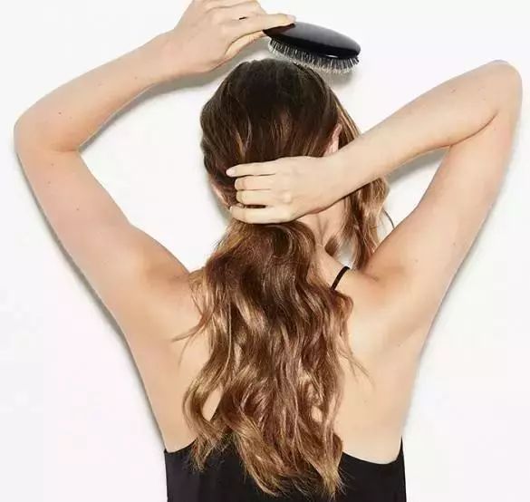 低马尾的发型怎么扎好看,发型教程低马尾简单漂亮