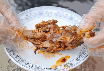 一天卖200个兔头,一天卖出1000只鸡