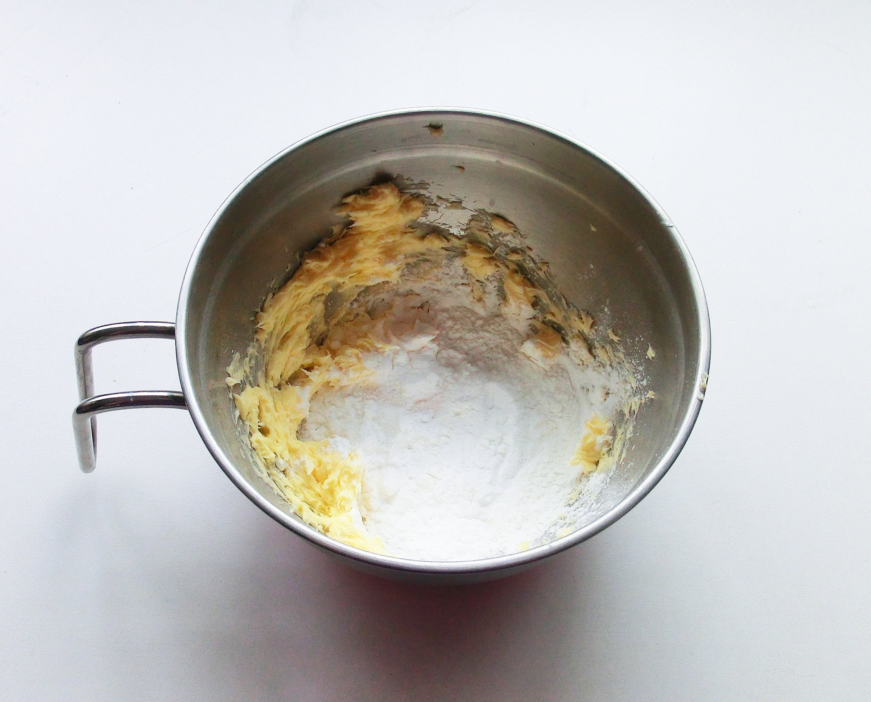 曲奇烤后花纹不消失,为什么曲奇饼干一烤就化成水了