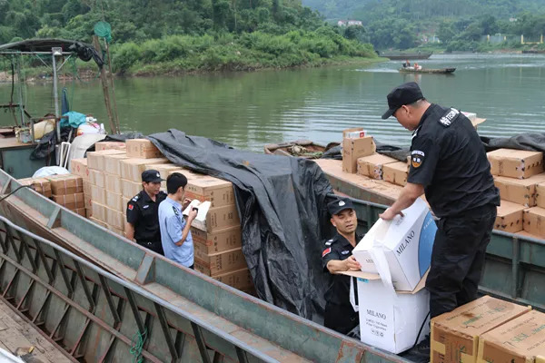 海关查获电子烟弹,东兴查获香烟